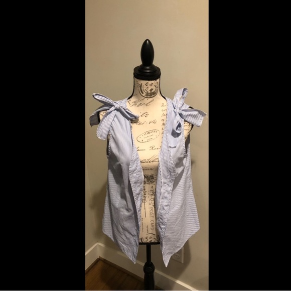 CBR women’s blue & white stripe bow sleeveless button up top. - Picture 5 of 8